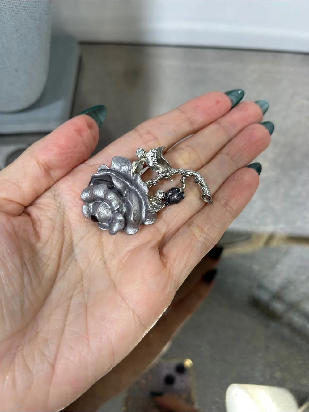 Elegant Silver-Tone Purple Rose Brooch - Gunmetal Gray Floral Pin